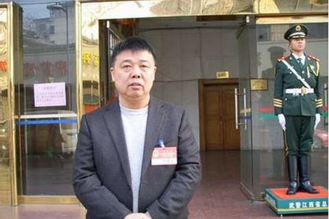 江西大富集團(tuán)董事長(zhǎng)、原萍鄉(xiāng)市人大代表何春明。