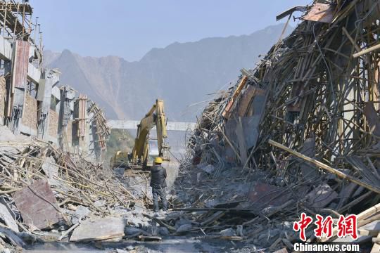 郴州一在建工地發(fā)生腳手架垮塌事故。鐘鐳　攝