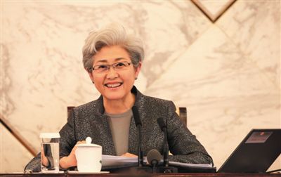 3月4日，十二屆全國(guó)人大三次會(huì)議在人民大會(huì)堂舉行新聞發(fā)布會(huì)，大會(huì)發(fā)言人傅瑩回答中外記者的提問(wèn)。