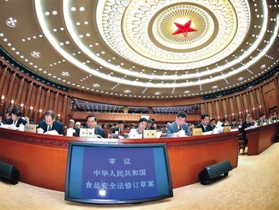 昨日，食品安全法修訂草案提交十二屆全國人大常委會第十四次會議進(jìn)行三審。 新華社記者 李濤 攝