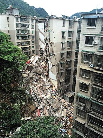  昨日，貴陽市云巖區(qū)一棟9層居民樓垮塌，16人失聯(lián)。新華社發(fā)