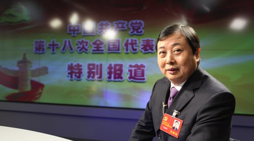十八大代表，江蘇省江陰市華西村黨委書記、華西集團(tuán)董事長(zhǎng)吳協(xié)恩