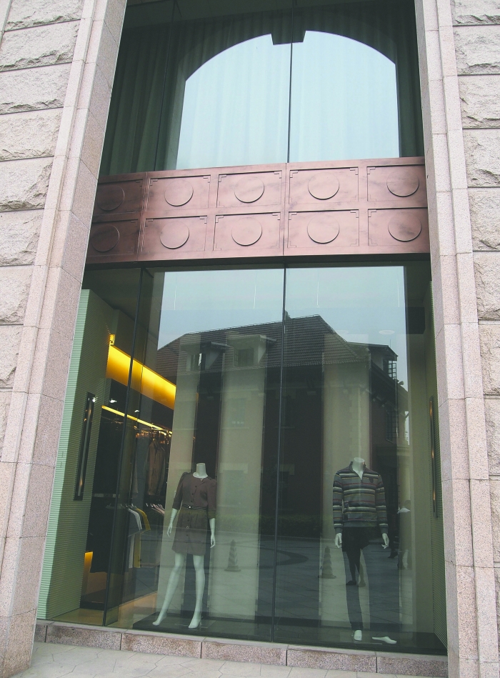 成都新東方千禧大酒店內(nèi)，曾銷(xiāo)售假冒LV產(chǎn)品的店鋪