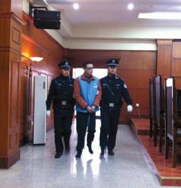 趙勇被帶上法庭。