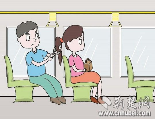 公汽上偷剪女子頭發(fā)。