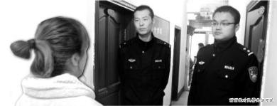 麗麗面對(duì)民警無(wú)話(huà)可說(shuō)