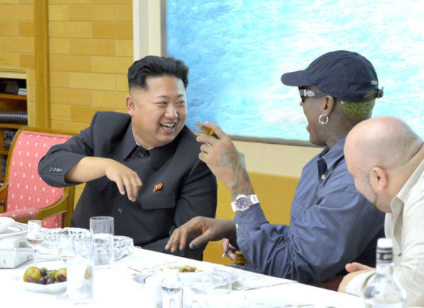 近日，朝鮮最高領(lǐng)導(dǎo)人金正恩已在平壤再次會(huì)見(jiàn)并宴請(qǐng)了正在朝鮮訪問(wèn)的前美國(guó)全國(guó)籃球協(xié)會(huì)(NBA)球星羅德