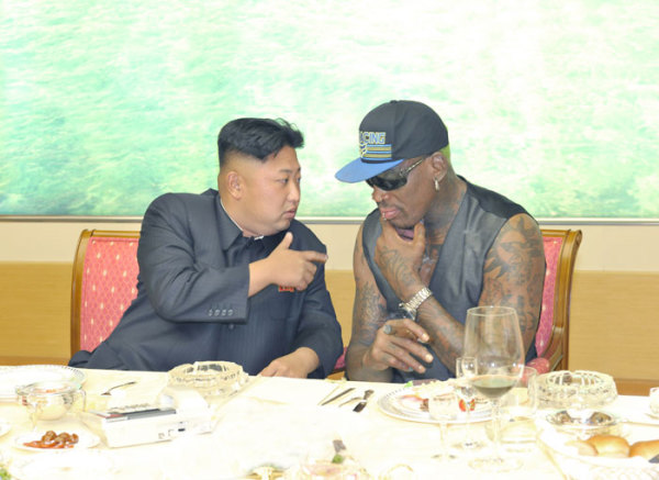 近日，朝鮮最高領(lǐng)導(dǎo)人金正恩已在平壤再次會(huì)見(jiàn)并宴請(qǐng)了正在朝鮮訪問(wèn)的前美國(guó)全國(guó)籃球協(xié)會(huì)(NBA)球星羅德