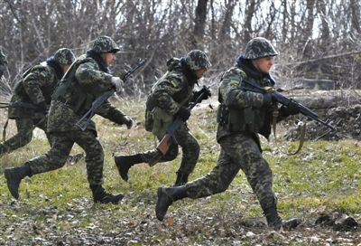 當?shù)貢r間3月21日，烏克蘭邊防部隊在俄烏邊境軍演。