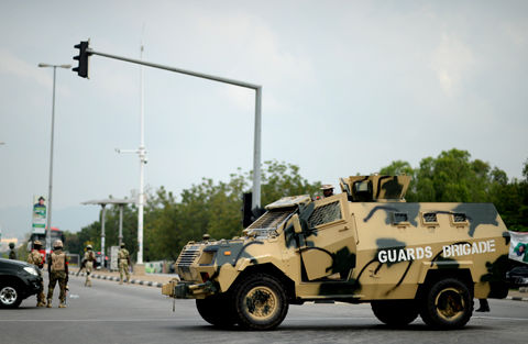 近日，尼軍警加強(qiáng)了對(duì)首都區(qū)的安保。 李涼 攝