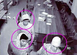 印度警方15日說(shuō)，當(dāng)局已確認(rèn)涉嫌輪奸七旬修女的部分嫌疑人身份，正懸賞10萬(wàn)盧比（約1500美元）通緝
