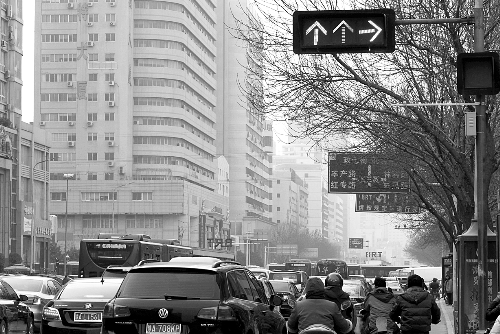 新交規(guī)“黃恐”引發(fā)擁堵？ 這個真的有！