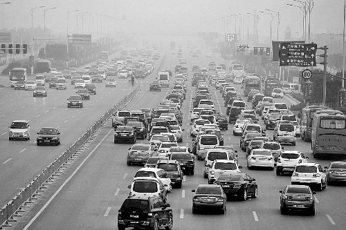 回程車量激增，中州大道車流量大。