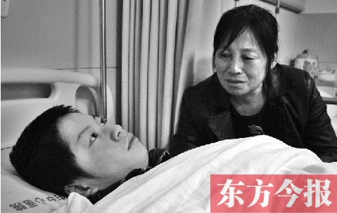 15歲的兒子被毆打成重傷，巨額醫(yī)療費成了曲新苗女士難以跨越的坎兒