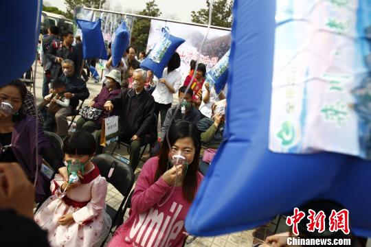 鄭州免費送新鮮空氣現場酷似輸液大廳（圖）