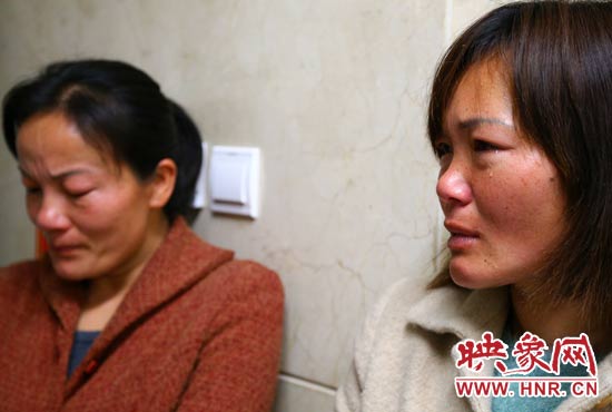 提及現(xiàn)狀，柴小快的女兒不住流淚。