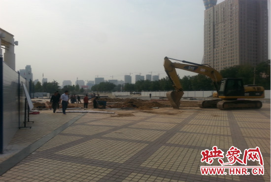 隴海路朝鳳路等三個(gè)站點(diǎn)已經(jīng)實(shí)施圍擋。