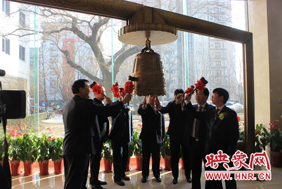 1月7日，在全國股份轉(zhuǎn)讓系統(tǒng)（即新三板），伴隨著開市寶鐘的敲響，山水園林股份有限公司正式登陸新三板。