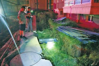 塌方、移位地點距離大樓主體近之又近