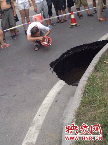 西三環(huán)與建設路交叉口又見塌陷