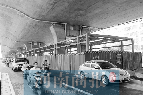 建設(shè)中的隴海路快速公交站臺(tái)，這條線路或取名B5