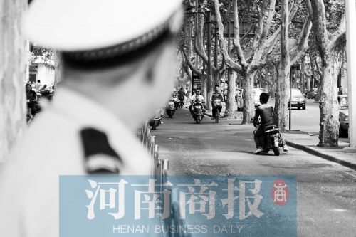 有警察，趕緊掉頭！