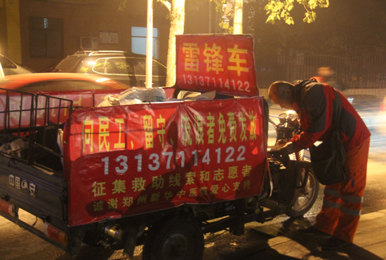 鄭州繁華的夜晚很美，但孫德坤卻無暇享受