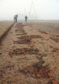 　　鋸齒狀的大型建筑基址。