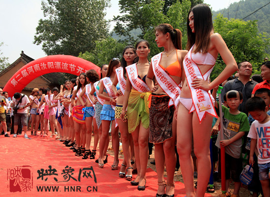 第二屆河南汝陽(yáng)漂流節(jié)在洛陽(yáng)恐龍谷漂流景區(qū)盛大舉行