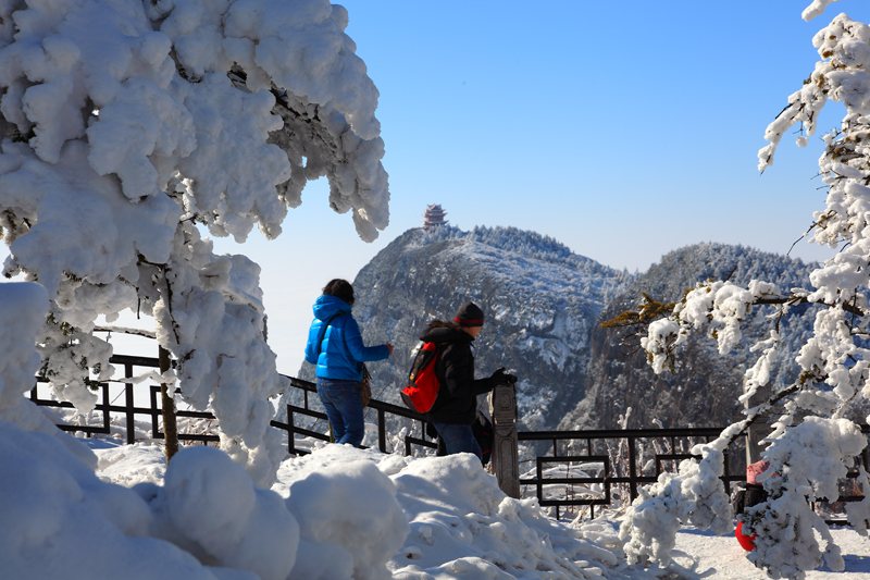 情人節(jié)峨眉山“私人訂制”現實版“冰雪奇緣”