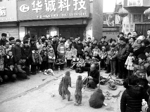 比春運(yùn)更擠的地方是浚縣廟會(huì)(組圖)