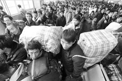 　　火車站人滿為患。新華社發(fā)
