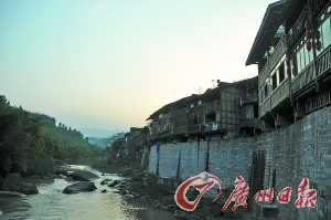 　　夕陽(yáng)下的古鎮(zhèn)?！? complete=