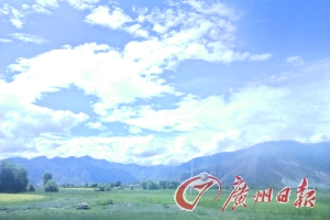 途中的大河煙波浩渺。