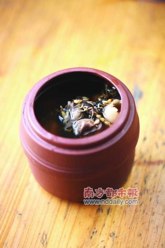 蝎子燉蝸牛。