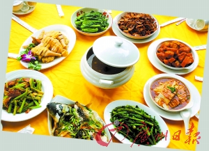 在封開(kāi)品嘗各地美食,大飽口福。