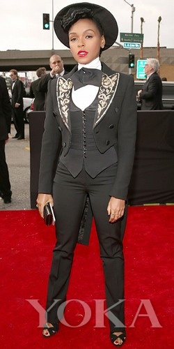  Janelle Monae這身跟去年的打扮差不多，爵士名伶的標配嗎