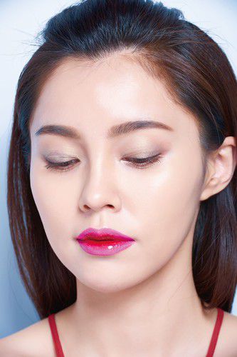 艷陽(yáng)天 太陽(yáng)鏡和口紅會(huì)更配哦