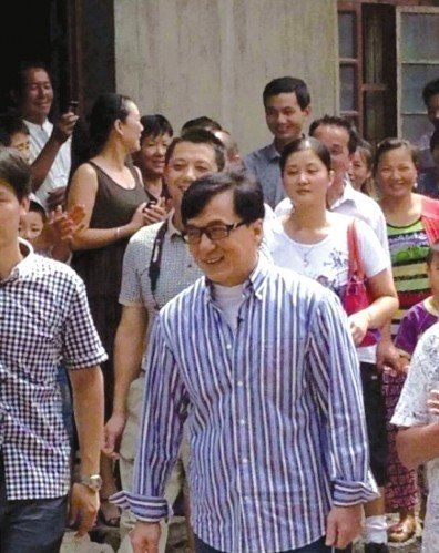 成龍在蕪湖認(rèn)祖歸宗。