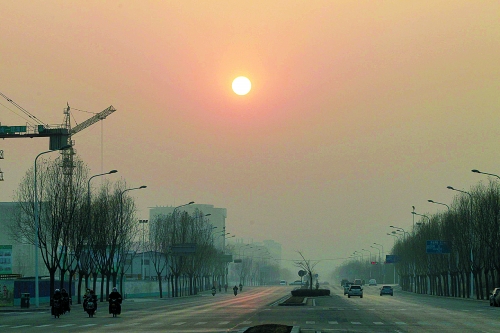 昨日天空放晴，雖然天還不是那么藍(lán)，但也給大家?guī)?lái)好心情。