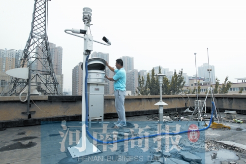 鄭州灰霾監(jiān)測站正在調(diào)試，預(yù)計9月將正式投入使用 記者 鄧萬里/攝