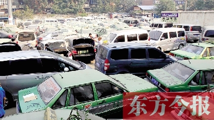 國(guó)慶期間，鄭州市客運(yùn)管理處查處的大批非法營(yíng)運(yùn)車(chē)輛