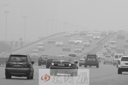 省會鄭州的霧霾中,機動車尾氣平均占24%,嚴重時占60%。