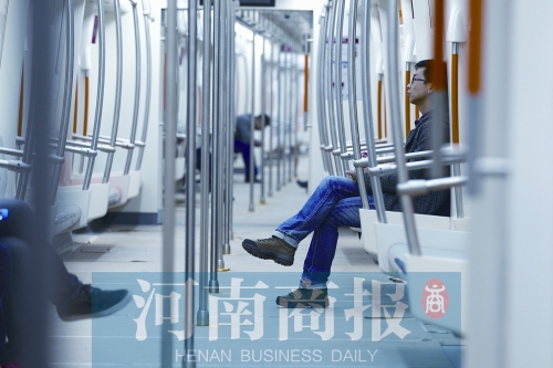 倆小時不出地鐵站，要按全程收費 王春勝/攝