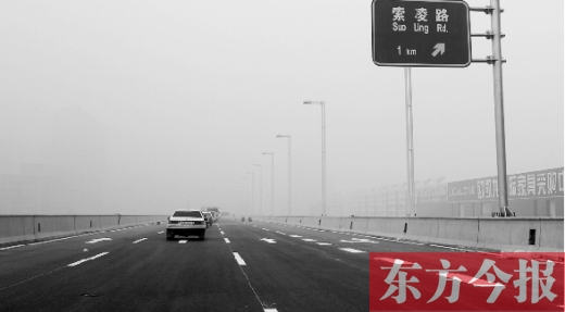 昨天上午，東方今報(bào)記者跟隨鄭州市交巡警部門，提前探路已具備通車條件的鄭州市三環(huán)快速路