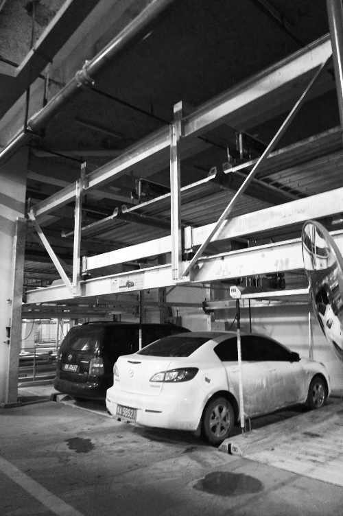 蘇荷立體式公共停車場去年12月開始使用，有384個(gè)車位。