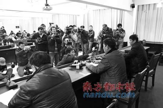 5日下午，河南蘭考縣召開新聞發(fā)布會(huì)，就民辦收養(yǎng)所火災(zāi)事故公開回應(yīng)。