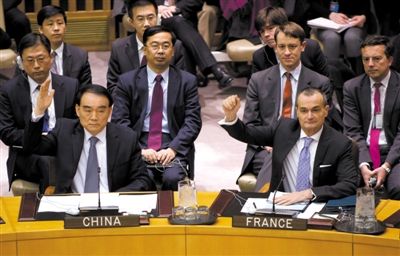 1月22日，紐約，中國常駐聯(lián)合國代表李保東舉手贊成通過對朝鮮制裁決議。