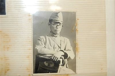 韓國(guó)媒體5月23日還公布了日本老兵松本正義當(dāng)年在軍隊(duì)服役的圖片。