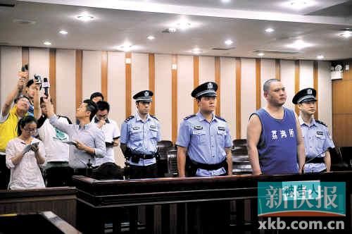 廣州市民政局民間組織管理局稽查處原處長李軍犯猥褻兒童罪，被判處有期徒刑4年。記者 孫毅/攝